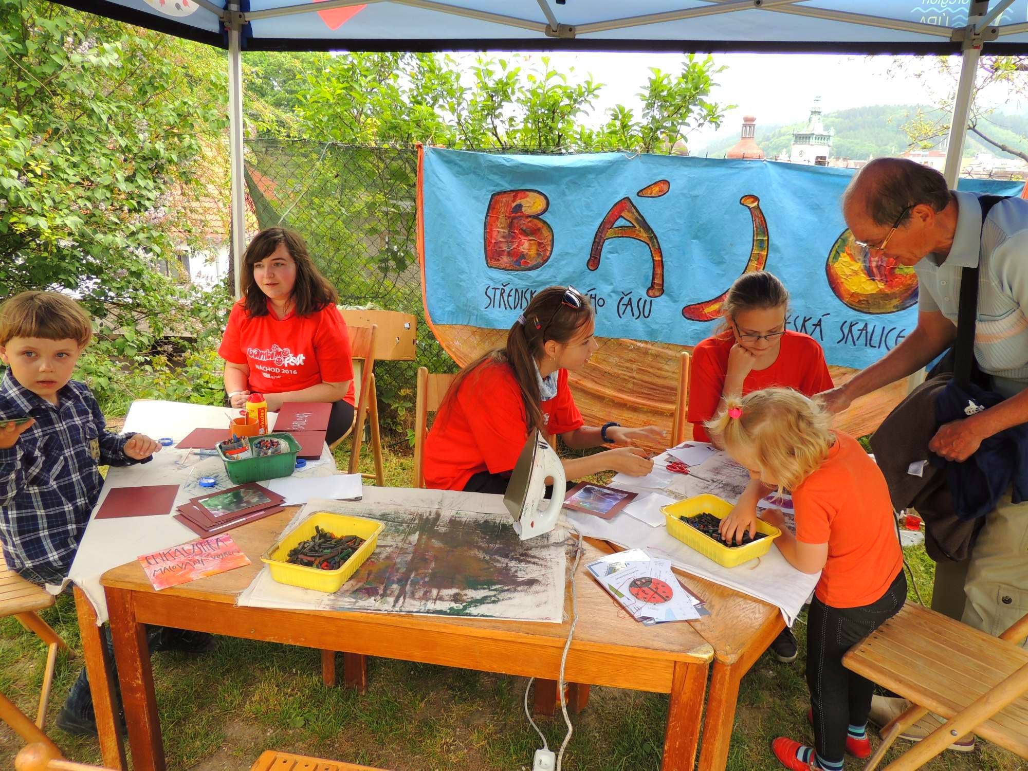 Children and EVS volunteers on a project in the Czech Republic
